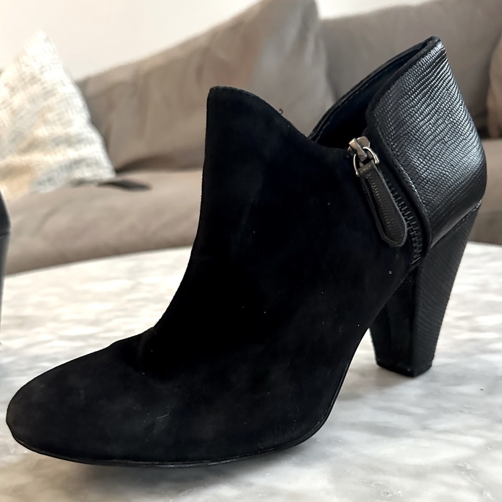 Gianni Bini black suede heeled bootie